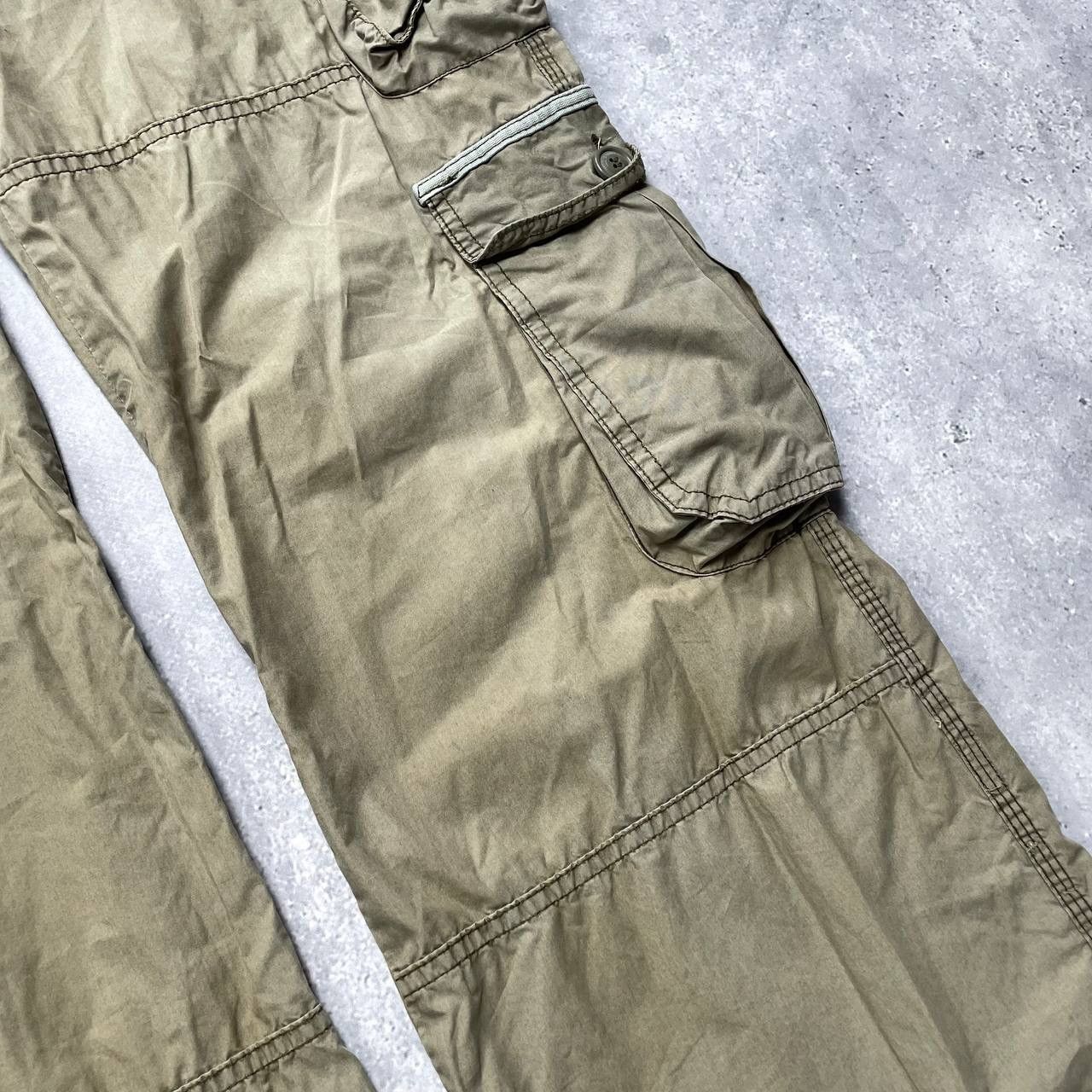 Japanese Brand Vintage H&M Y2K Straight Fit Cargo Pants Women’s Beige Size 34" / US 12 / IT 48 - 15 Thumbnail