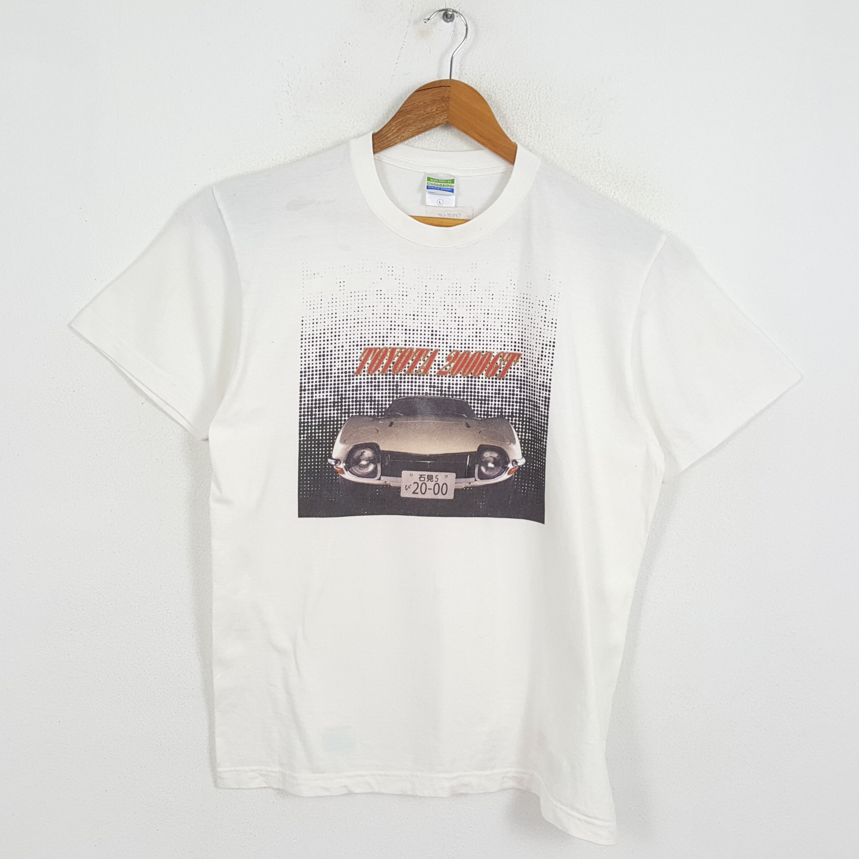 Vintage TOYOTA 2000GT Japanese Racing Car T-shirts