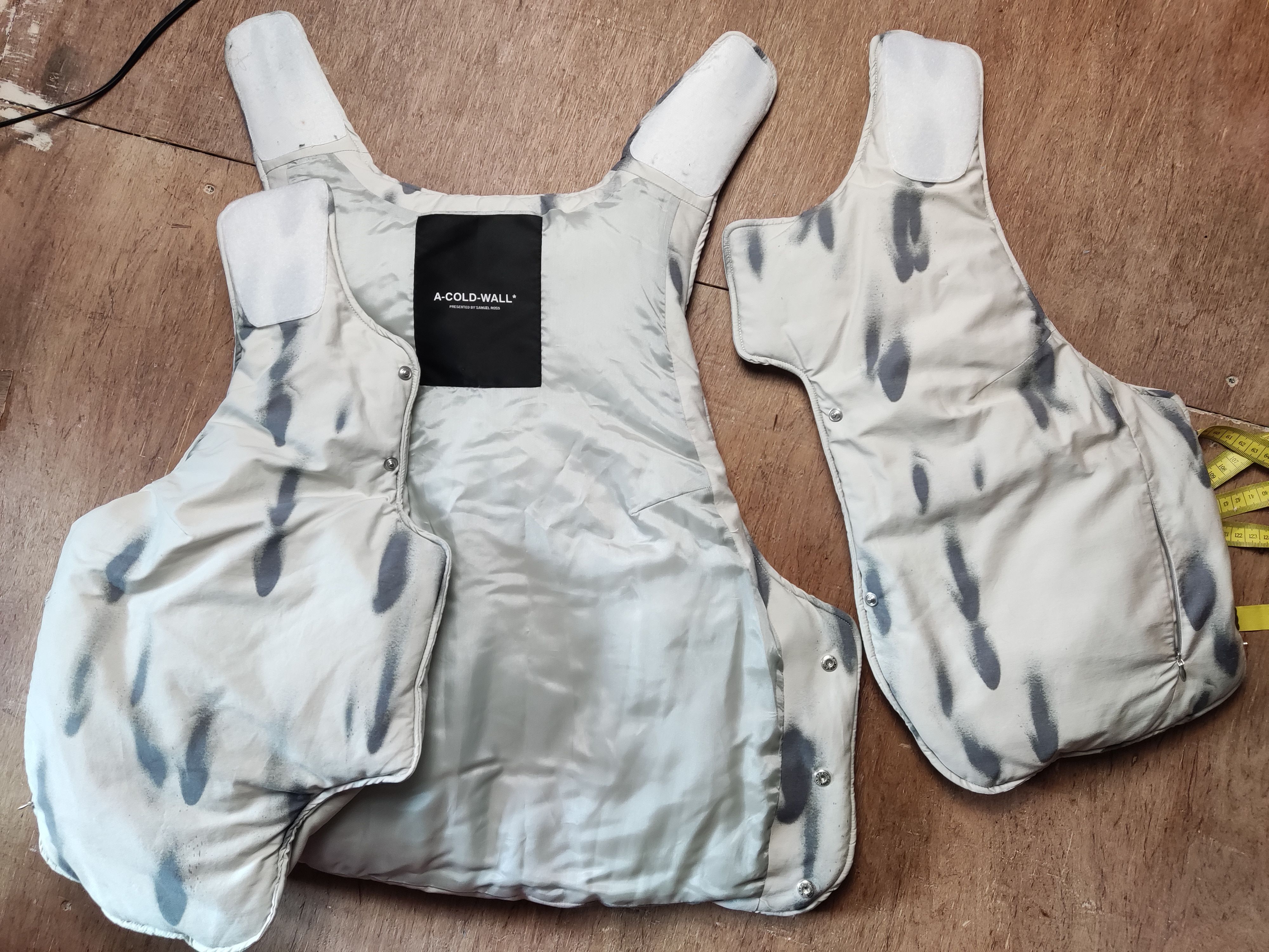 A-COLD-WALL* ACW asymetrical Gilet Bone Blur Puffer Crop tactical modular Size US M / EU 48-50 / 2 - 19 Thumbnail