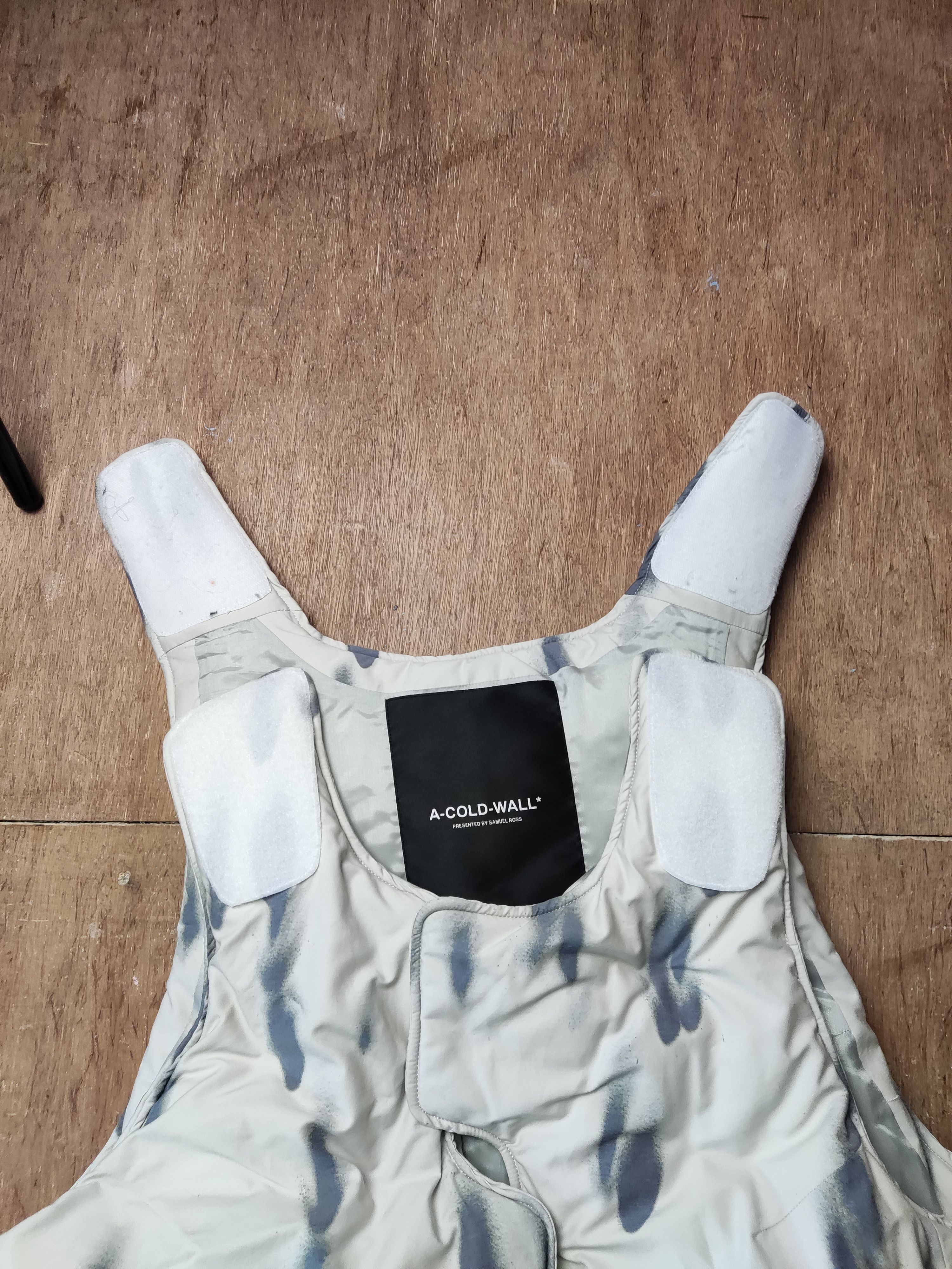 A-COLD-WALL* ACW asymetrical Gilet Bone Blur Puffer Crop tactical modular Size US M / EU 48-50 / 2 - 16 Thumbnail