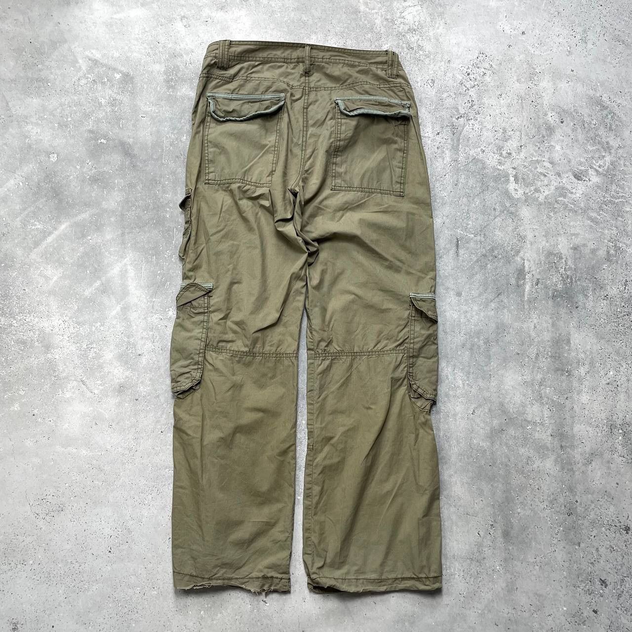 Japanese Brand Vintage H&M Y2K Straight Fit Cargo Pants Women’s Beige Size 34" / US 12 / IT 48 - 2 Thumbnail