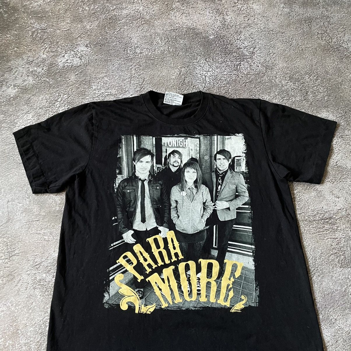 Vintage Vintage Y2K Graphic Tee Band Tee Grunge Streetwear Baggy L Size US L / EU 52-54 / 3 - 5 Thumbnail
