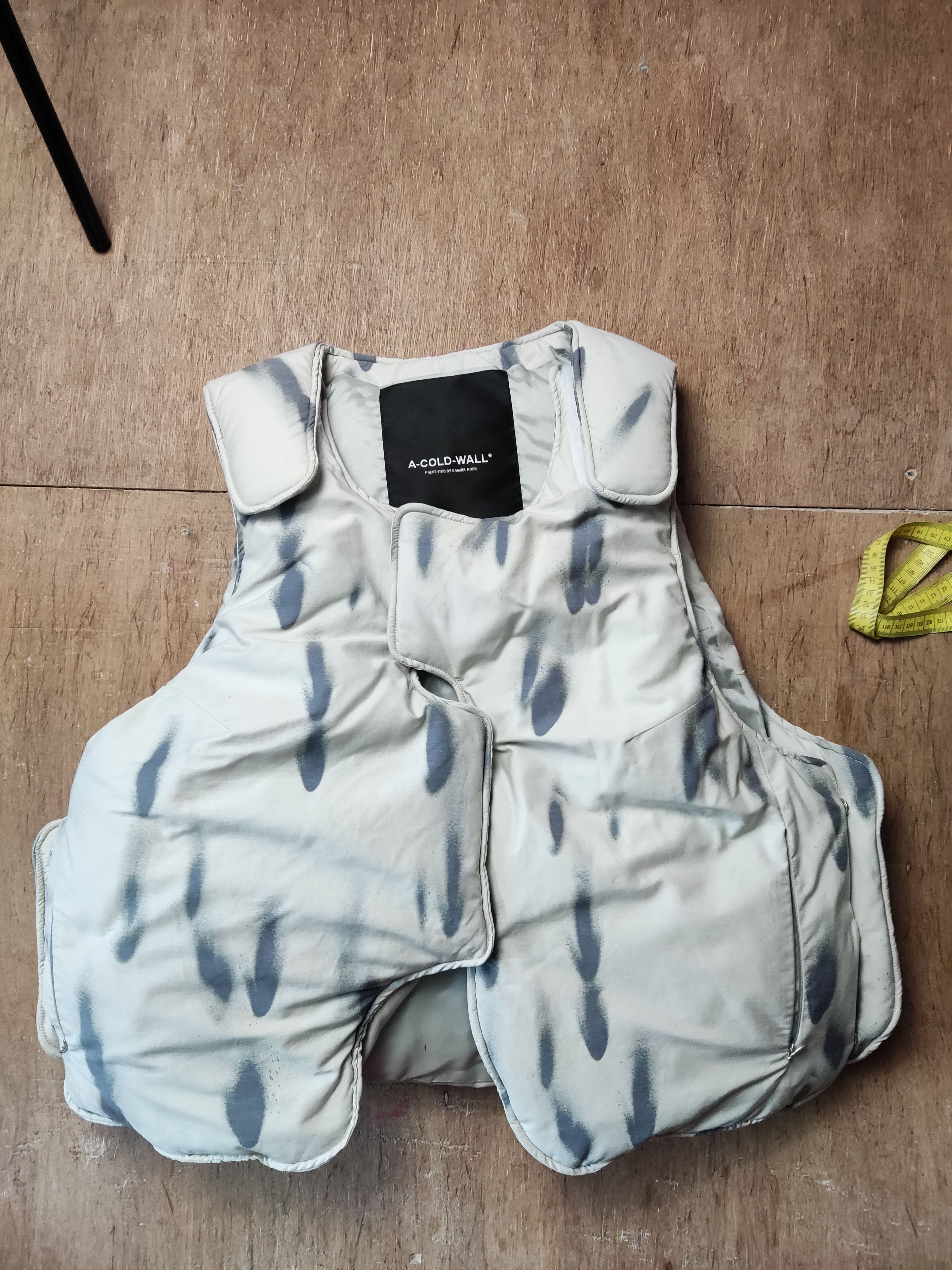 A-COLD-WALL* ACW asymetrical Gilet Bone Blur Puffer Crop tactical modular Size US M / EU 48-50 / 2 - 14 Thumbnail
