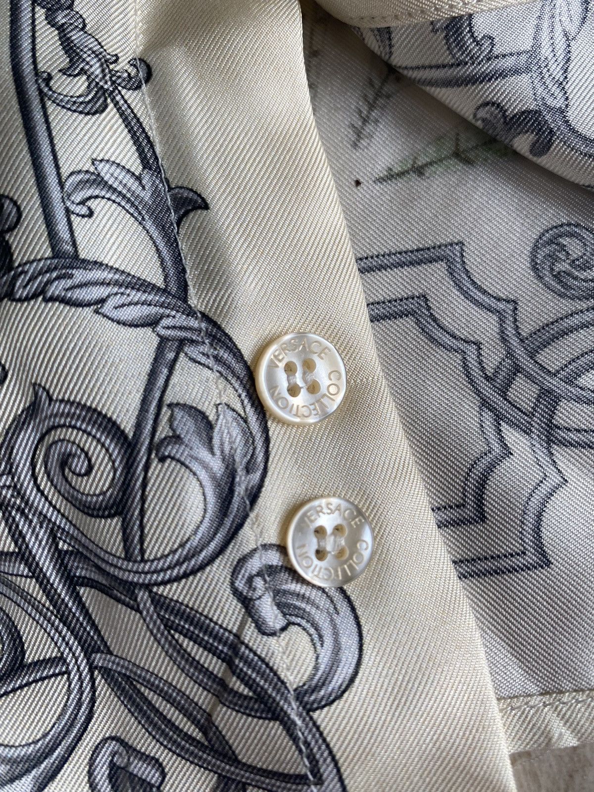 Versace Versace Abstract All Over Printed Silk Button Up Shirt Size US L / EU 52-54 / 3 - 15 Thumbnail