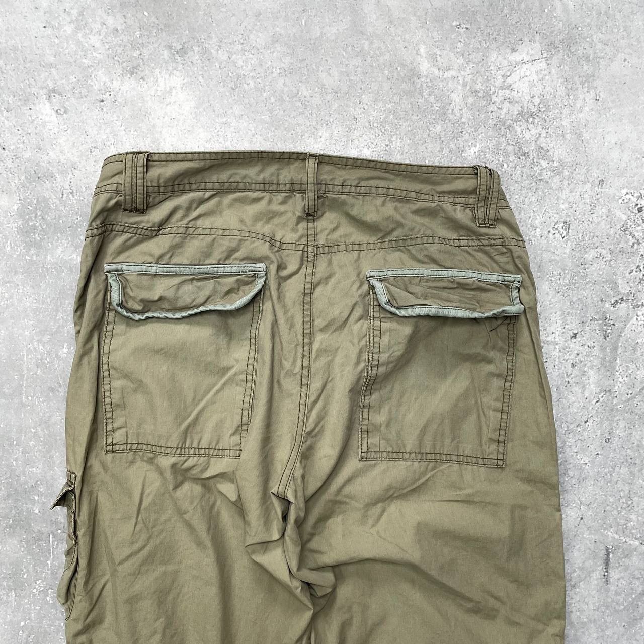 Japanese Brand Vintage H&M Y2K Straight Fit Cargo Pants Women’s Beige Size 34" / US 12 / IT 48 - 20 Thumbnail