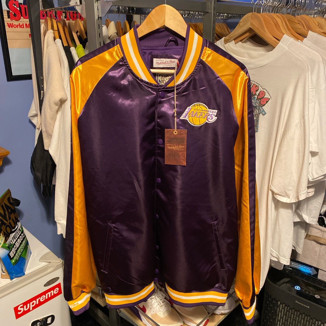 Mitchell & Ness Men's NBA Camo Mesh V-Neck Los Angeles Lakers main image 1