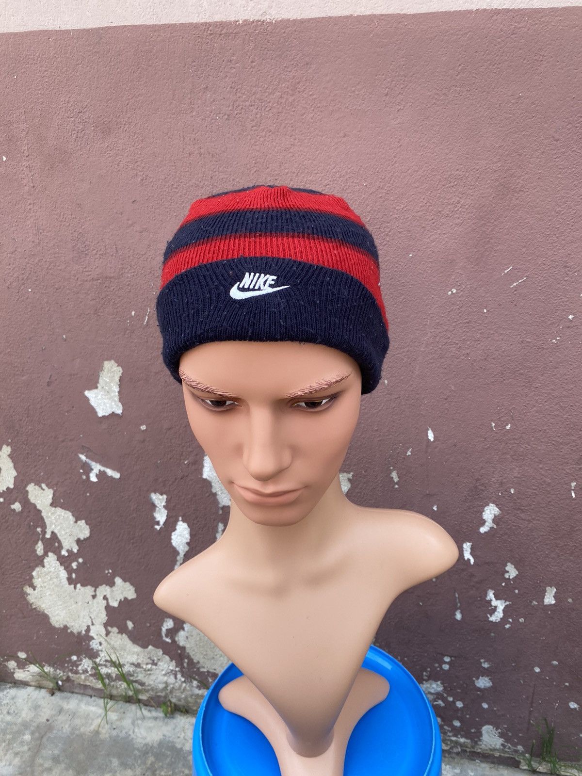 Nike Nike Stripe Center Logo Beanie Hat Size ONE SIZE - 1 Thumbnail