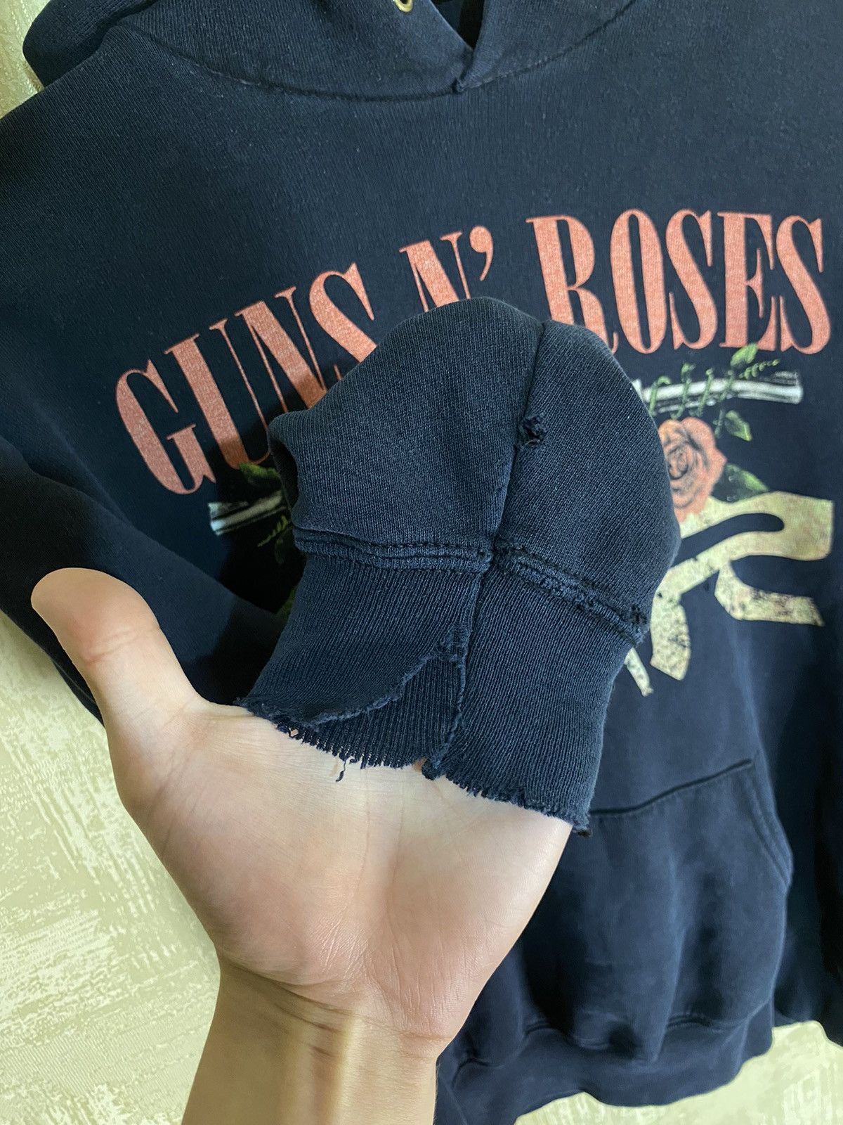 Band Tees × Guns N' Roses × Vintage Vintage Guns n Roses Distressed Sweatshirt Hoodie Size US XS / EU 42 / 0 - 3 Thumbnail
