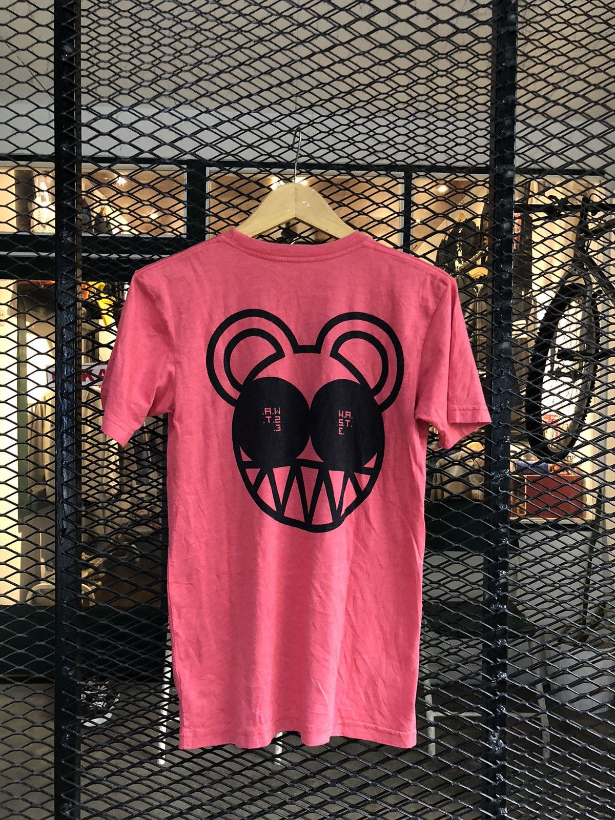 Band Tees RADIOHEAD SHIRT W.A.S.T.E TAG Size US XS / EU 42 / 0 - 3 Thumbnail