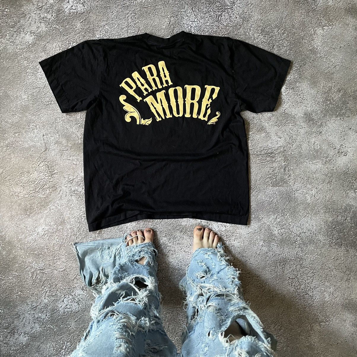 Vintage Vintage Y2K Graphic Tee Band Tee Grunge Streetwear Baggy L Size US L / EU 52-54 / 3 - 8 Thumbnail