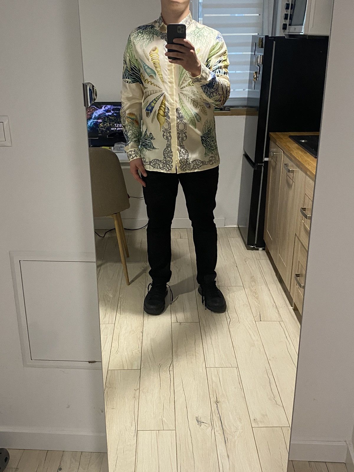 Versace Versace Abstract All Over Printed Silk Button Up Shirt Size US L / EU 52-54 / 3 - 9 Thumbnail