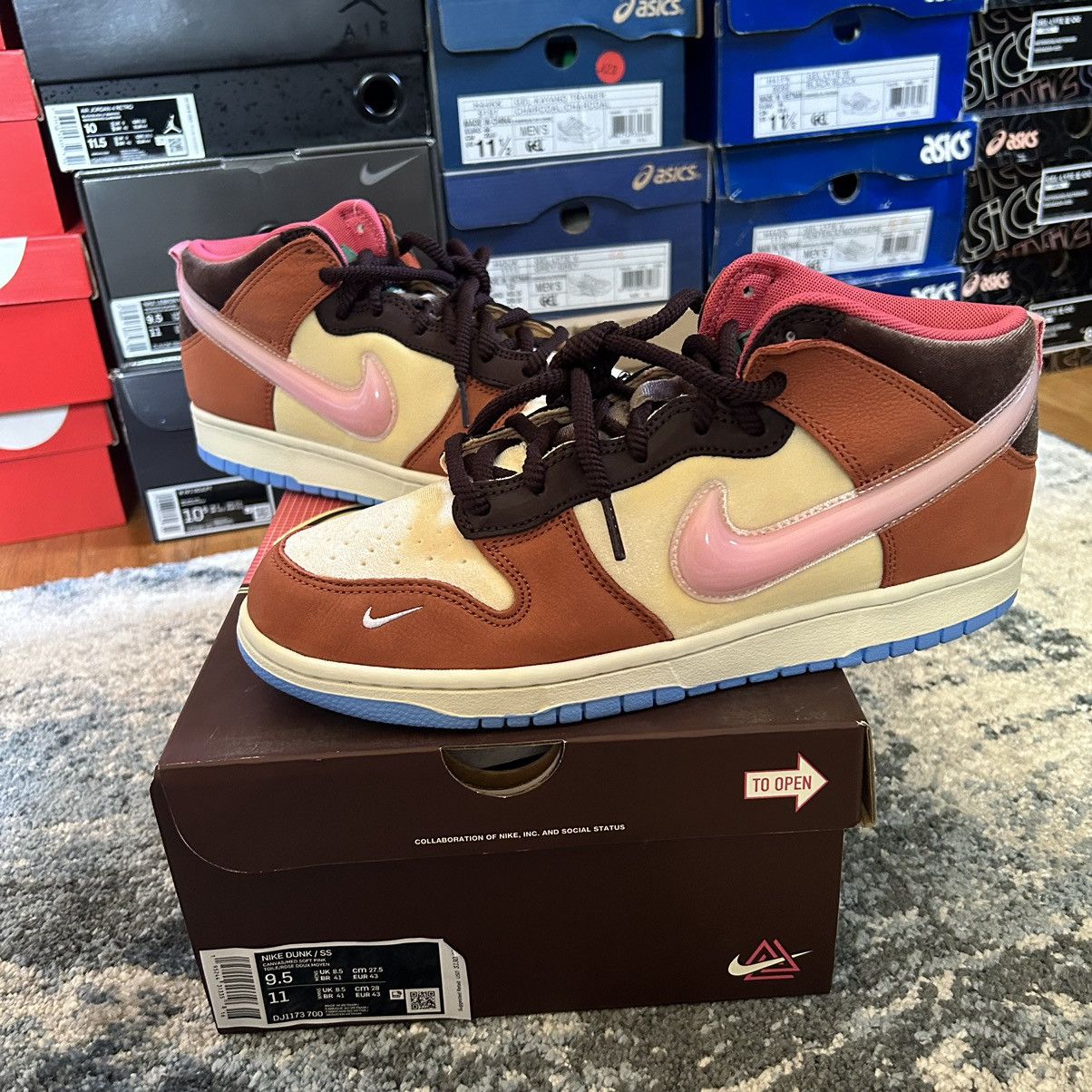 Nike × Social Status SOCiAL STATUS FREE LUNCH CHOCOLATE MiLK DUNK MiD CHUNKY NSW Size US 9.5 / EU 42-43 - 2 Thumbnail