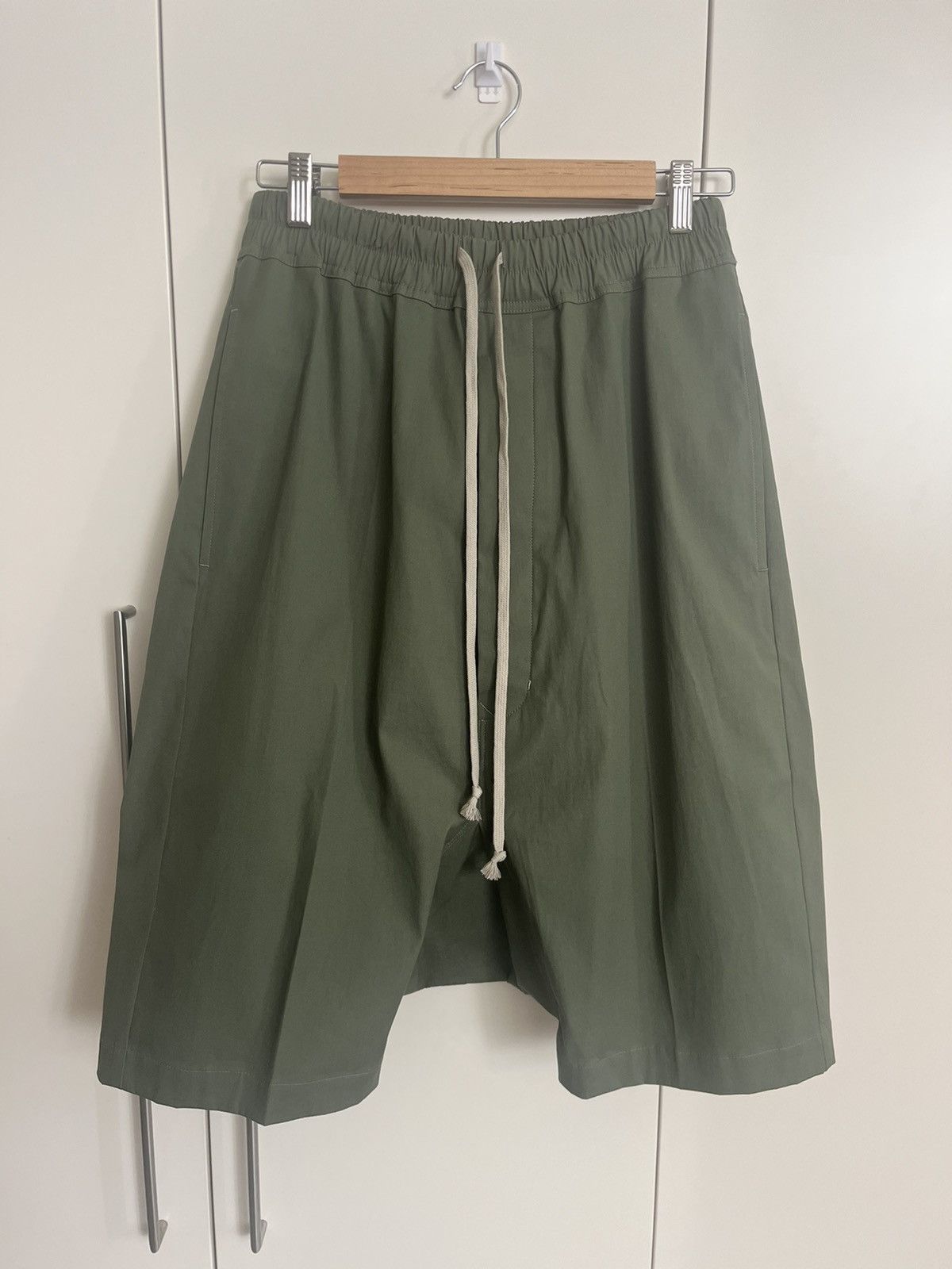 Image of Rick Owens Pod Shorts Edfu Ss23 in Green, Men's (Size 36)