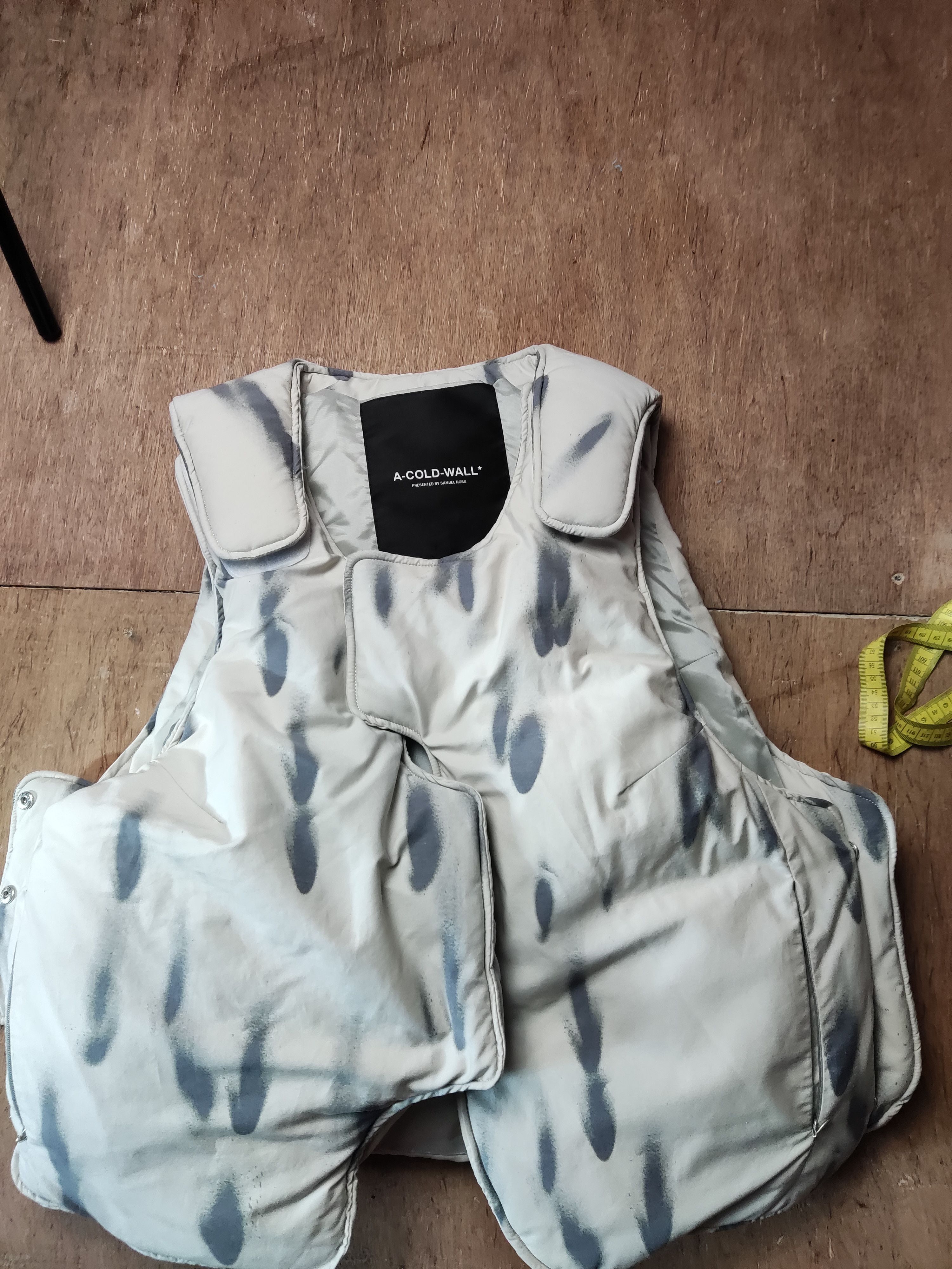 A-COLD-WALL* ACW asymetrical Gilet Bone Blur Puffer Crop tactical modular Size US M / EU 48-50 / 2 - 22 Thumbnail