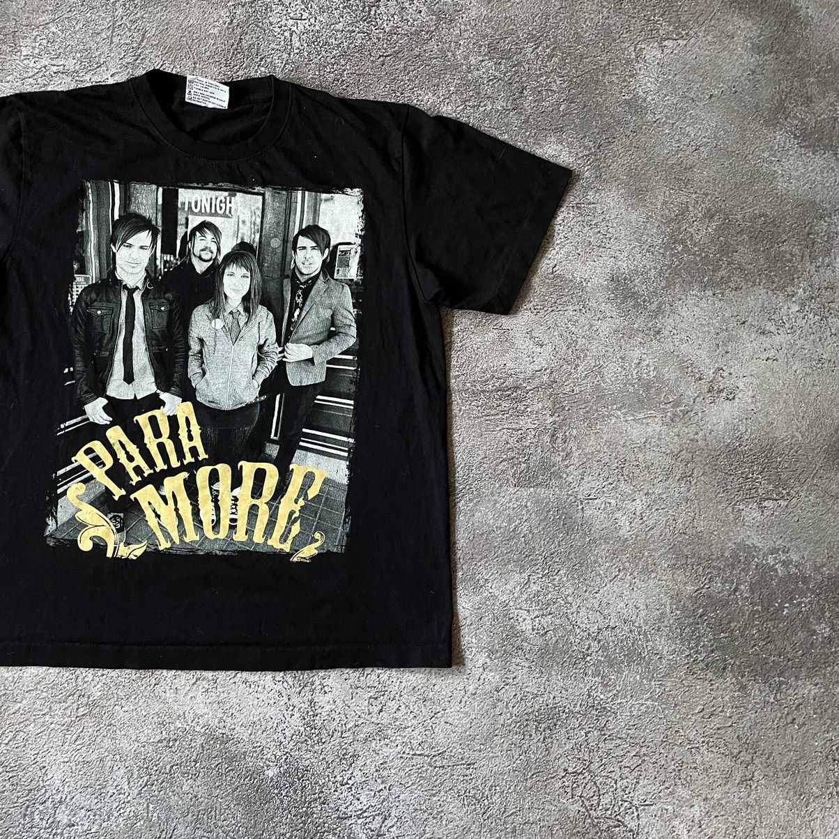 Vintage Vintage Y2K Graphic Tee Band Tee Grunge Streetwear Baggy L Size US L / EU 52-54 / 3 - 2 Thumbnail