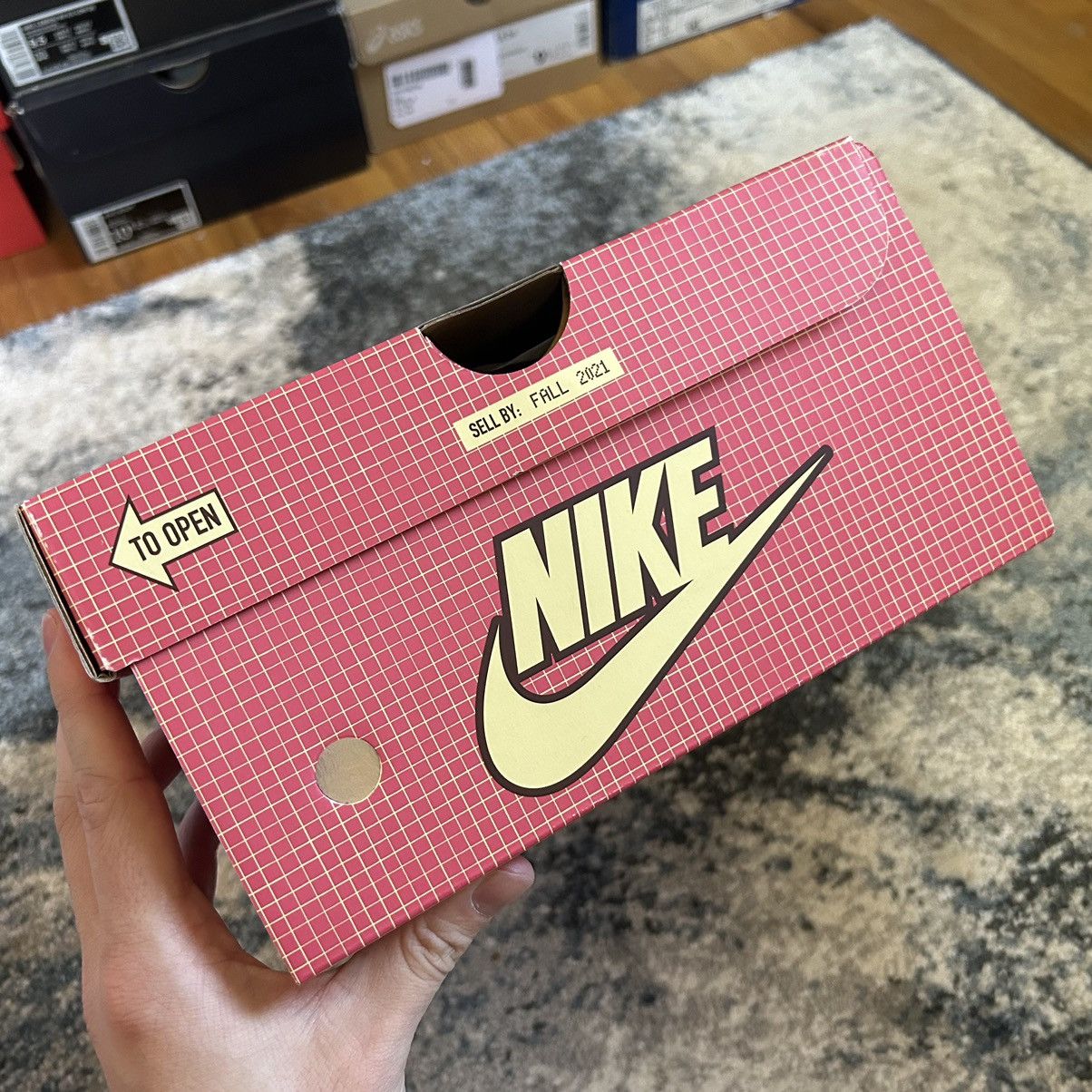 Nike × Social Status SOCiAL STATUS FREE LUNCH CHOCOLATE MiLK DUNK MiD CHUNKY NSW Size US 9.5 / EU 42-43 - 16 Thumbnail