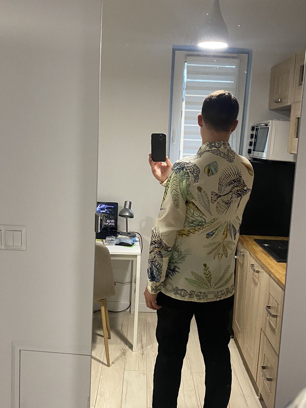 Versace Versace Abstract All Over Printed Silk Button Up Shirt Size US L / EU 52-54 / 3 - 10 Thumbnail
