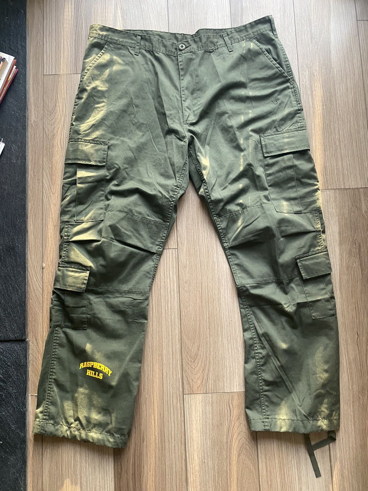 Streetwear GV Gallery Raspberry Hills Cargo | Grailed